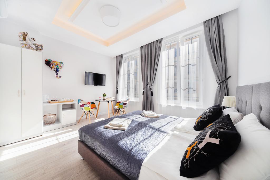 Six Aparthotel
